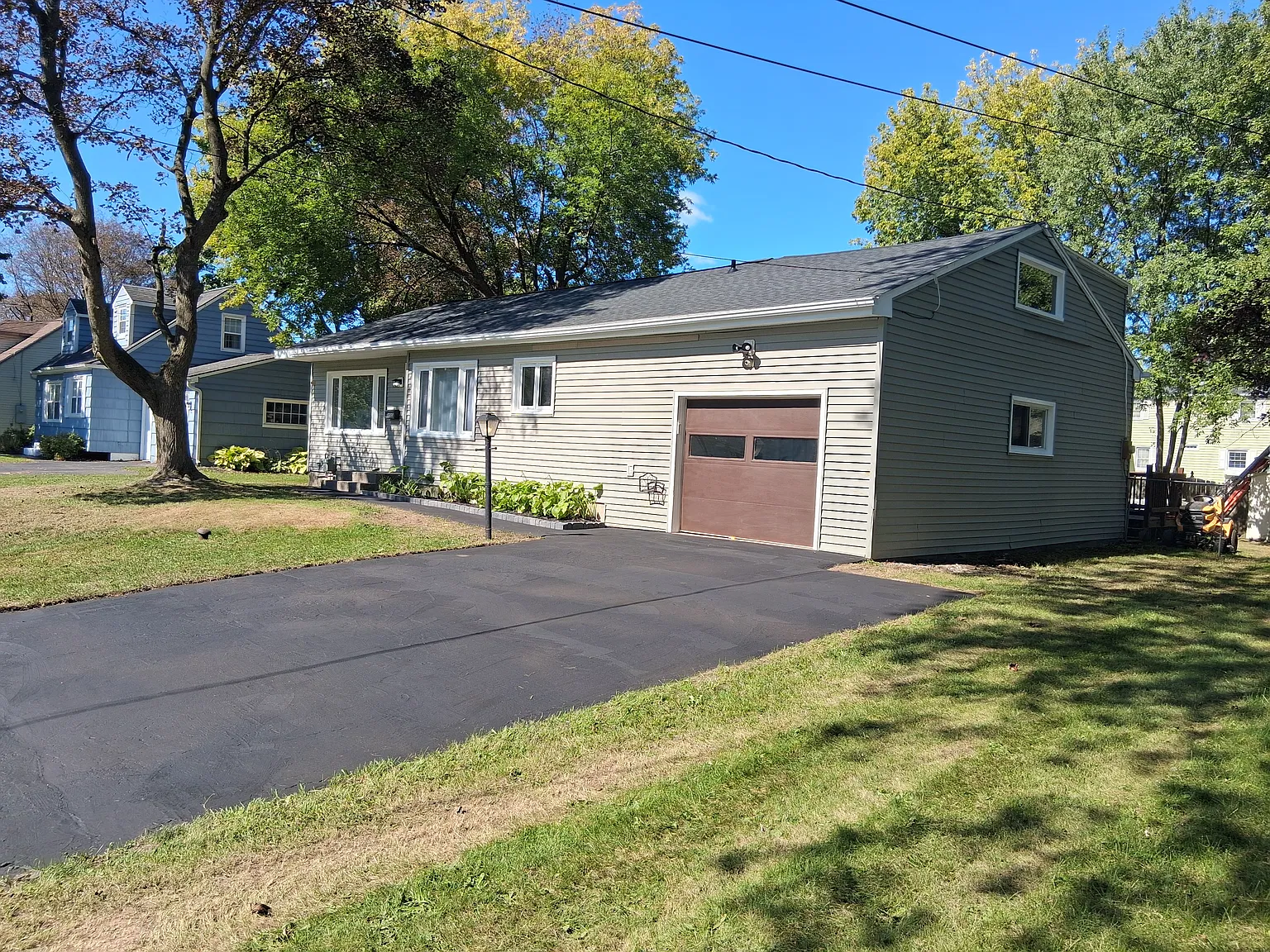 4 bed, 1382 sqft, $2,200 — Photo 2