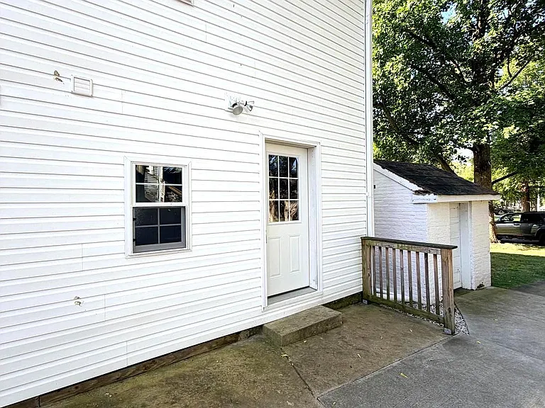 114 N Main St #B — Photo 3