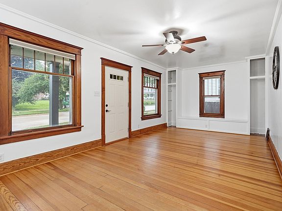 3rd image of 864 S Grandview Ave