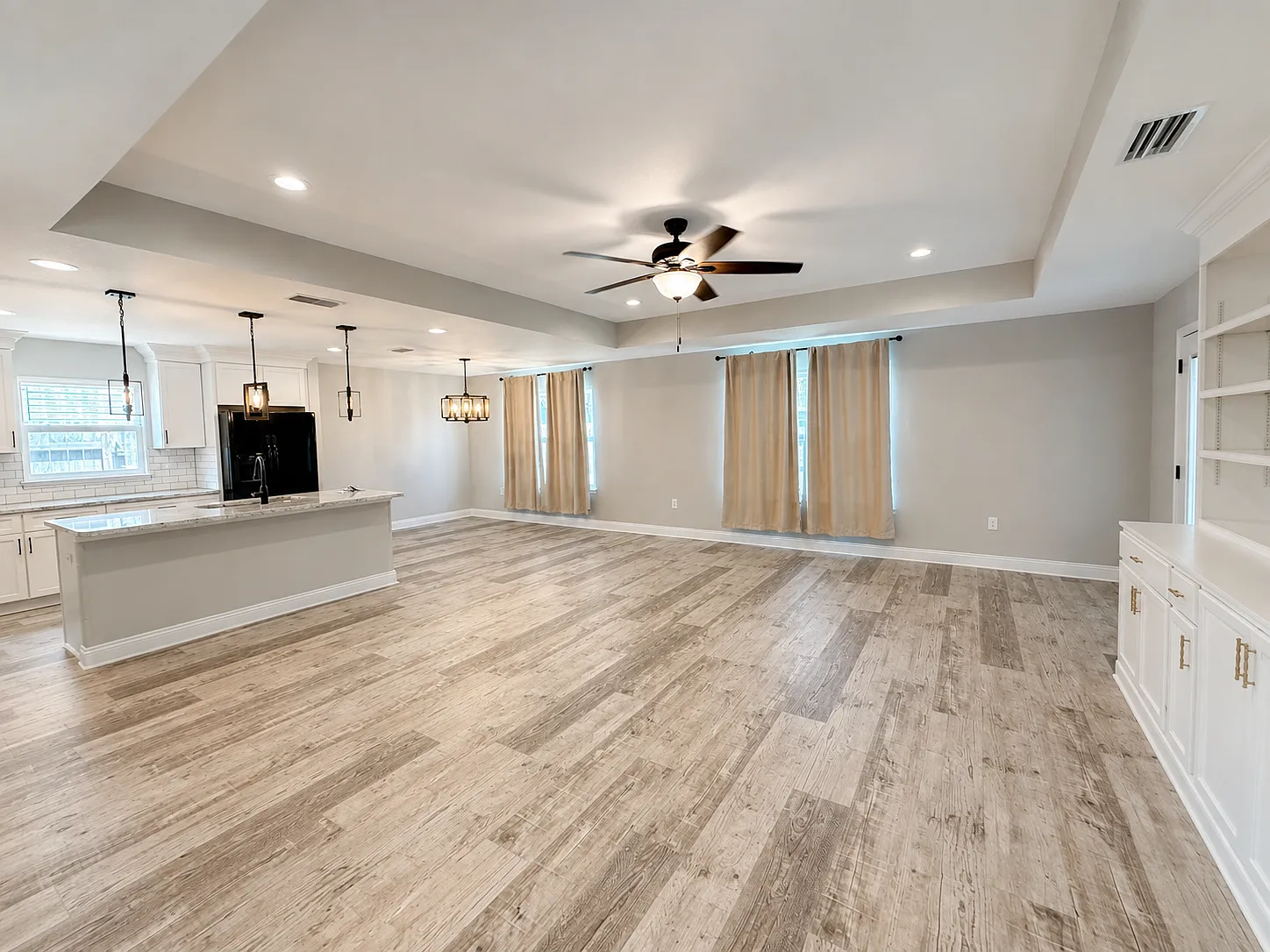 4 bed, 2060 sqft, $2,575 — Photo 4