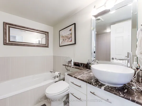 801 King St W #1018, Toronto, ON M5V 3C9