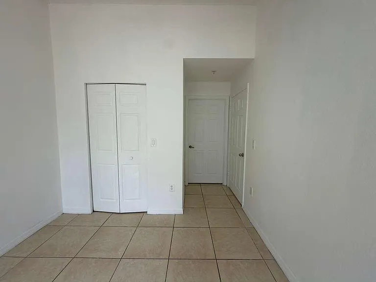 3842 SW 48th Ave — Photo 12