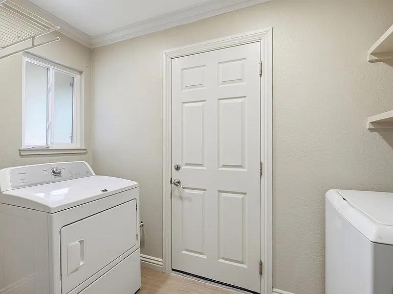 325 Goshen Ct — Photo 27