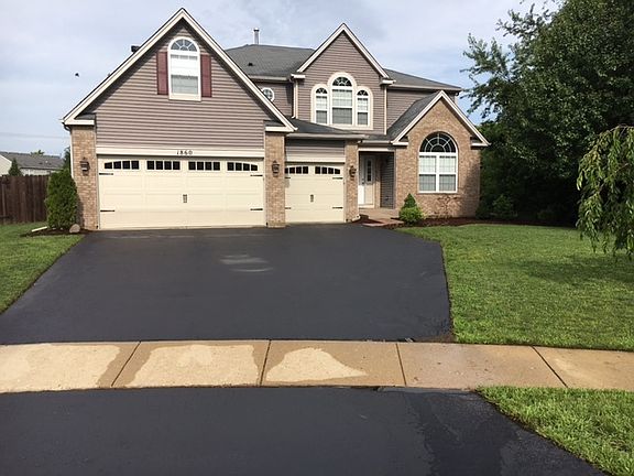 2nd image of 1860 Northwood Ln