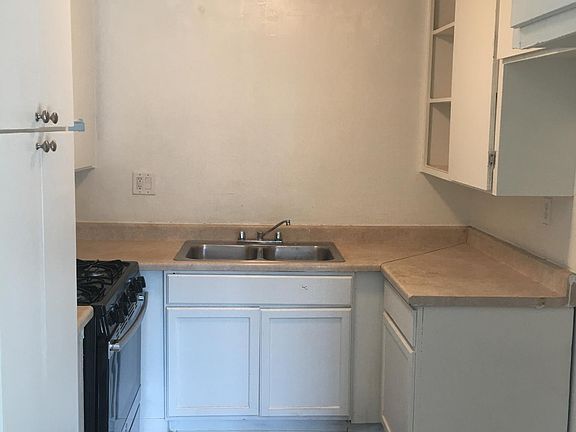 4th image of 514 N Kenmore Ave #1