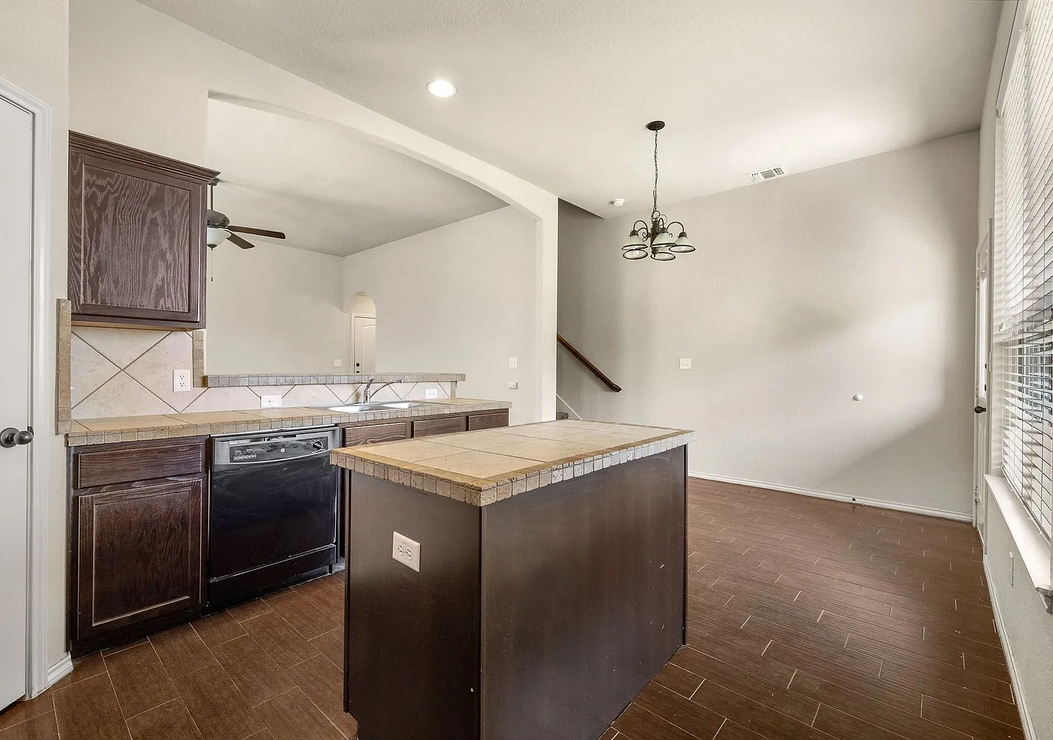 Available Now! Nice 3 Bedroom Duplex Located In New Braunfels! — Photo 4