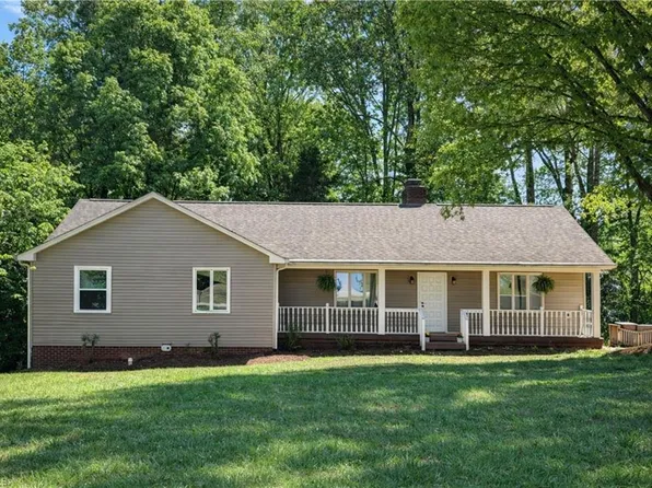 7 Holly Crest Ct, Greensboro, NC 27410