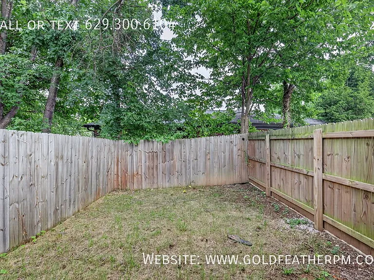 253A Riverside Dr — Photo 40