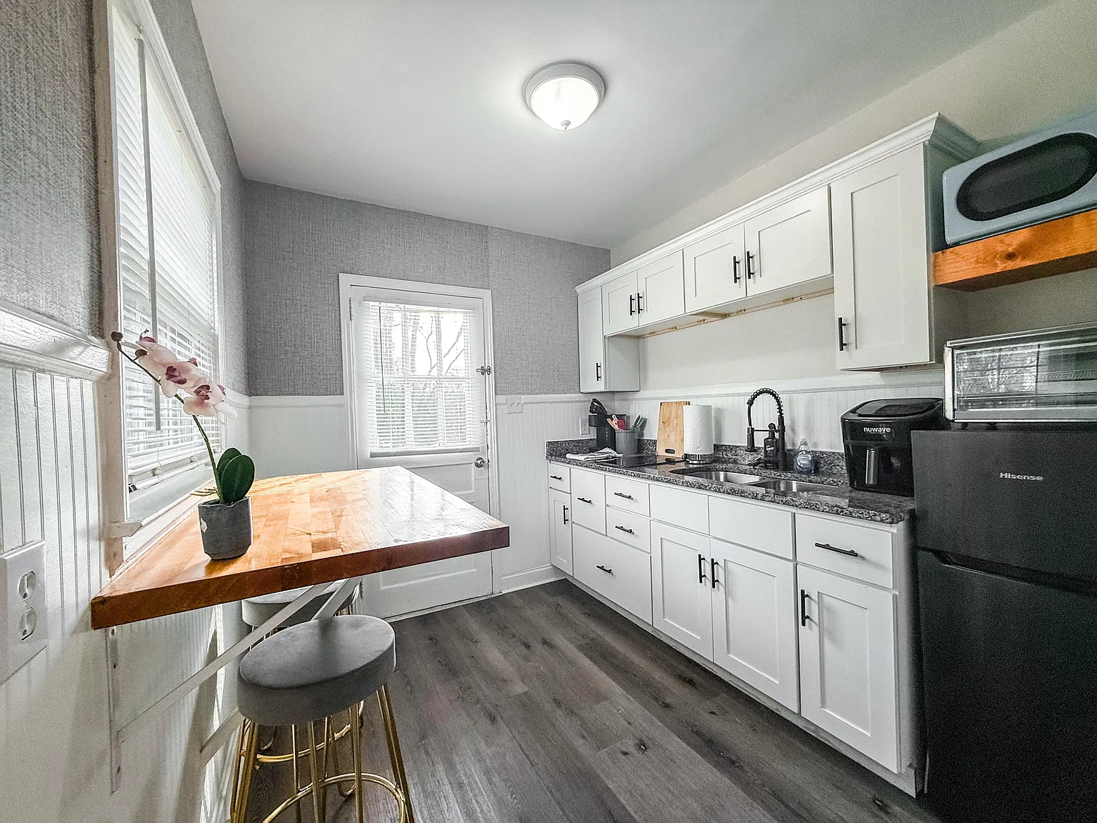 1 bed, 1064 sqft, $1,850 — Photo 2