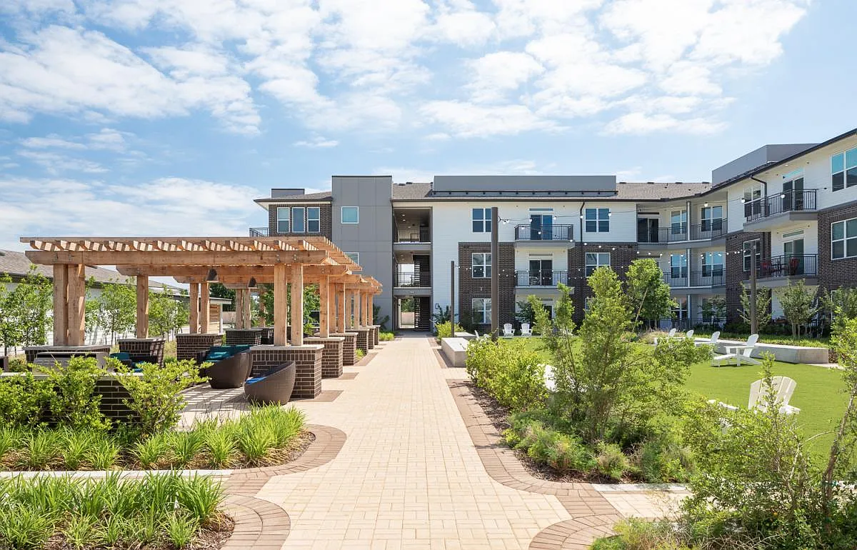 Lake Walk at Traditions Apartments — Photo 3