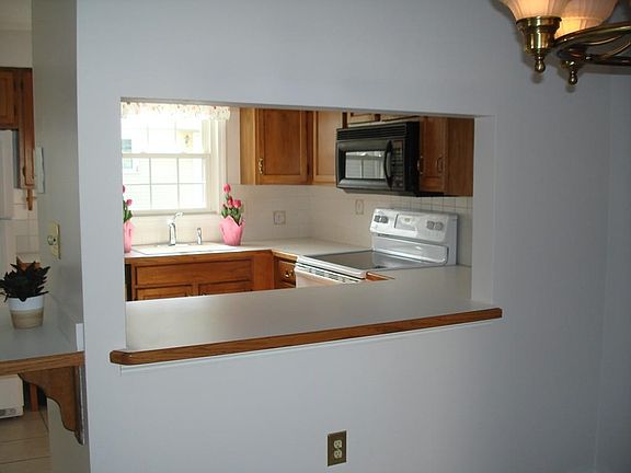 3rd image of 502 Forest Park Dr