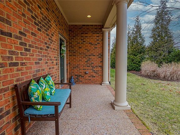 4th image of 960 Belva Ln
