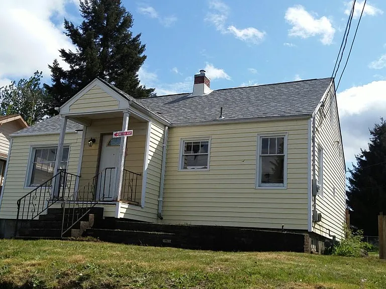 921 Ellinor Ave — Photo 1