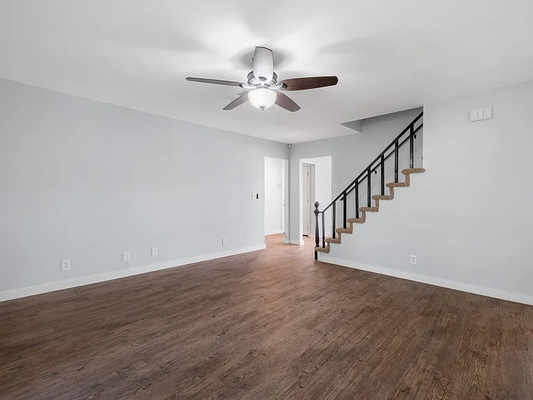 5504 Coventry Ln — Photo 6