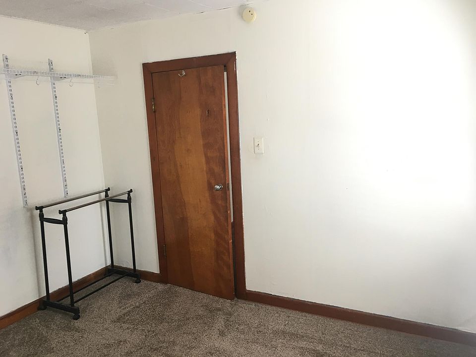 Bedroom (no closet)