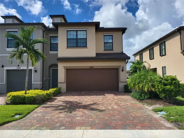 2820 Troubadour St, Palm Springs, FL 33406