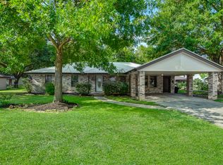 1413 NE Whitehead St, Smithville, TX 78957