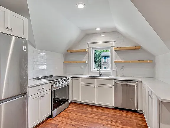 1 bed, 650 sqft, $1,800 — Photo 2