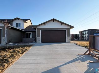 5215 E 67th St, Sioux Falls, SD 57108