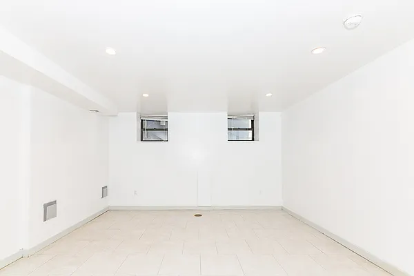Rented by MySpaceNYC | media 21