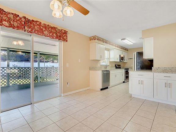 5th image of 380 Kingsley Dr