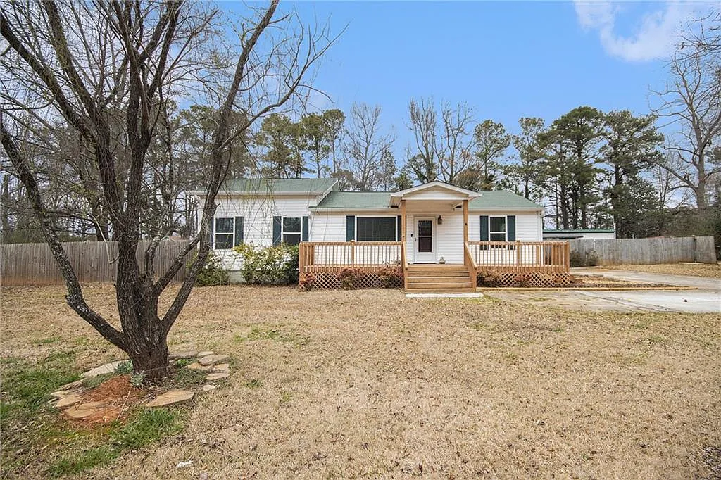 130 Poplar Rd photo 1