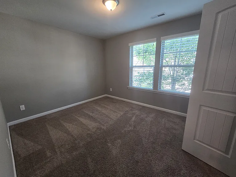 3917 Valley Side Ct — Photo 35