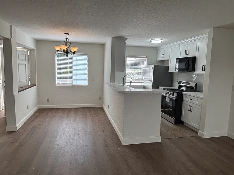 5810 W Olympic Blvd #105 — Photo 3