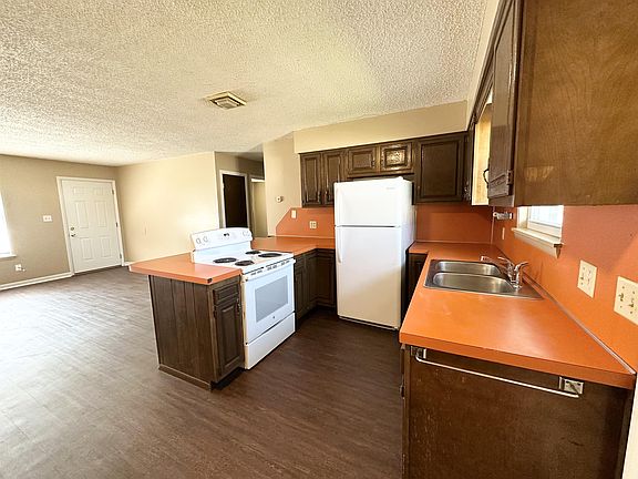 5th image of 105 Pine Ave #7