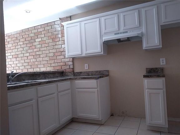 3rd image of 2414 Las Brisas St