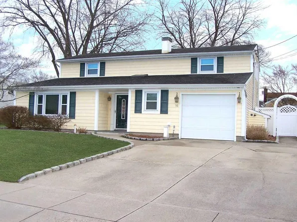 16 Continental Dr, Centereach, NY 11720