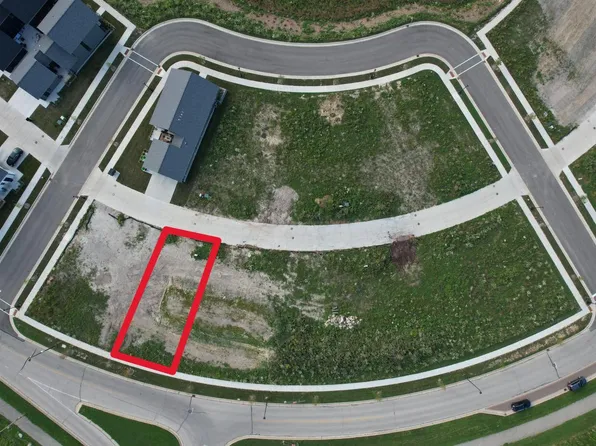 9479 East LAKE VISTA PARKWAY, Oak Creek, WI 53154