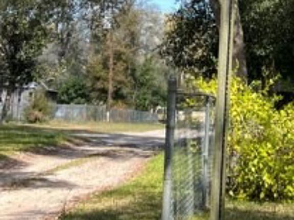 Exterior Neighborhood (street photo)