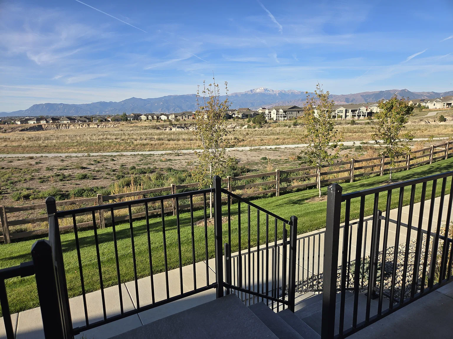 4 bed, 2855 sqft, $3,232 — Photo 2