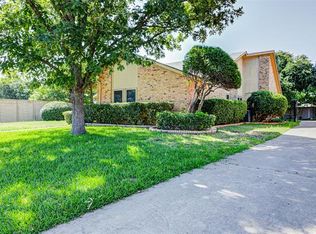 2000 Oakmeadow St, Bedford, TX 76021