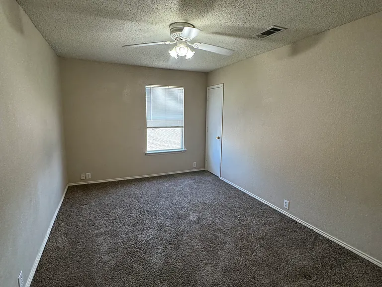 2421 Hampton Dr — Photo 16
