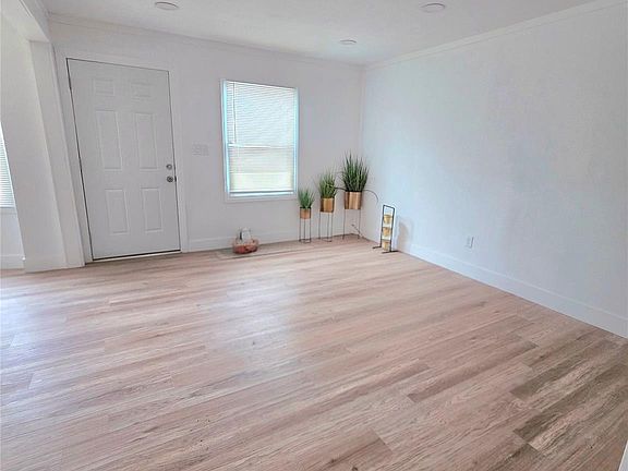 2nd image of 11366 Vaughan St