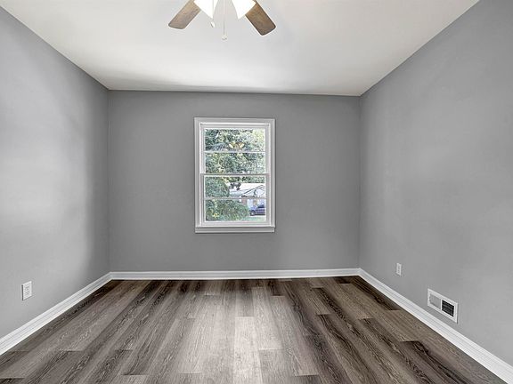 2nd image of 813 Hillview Dr