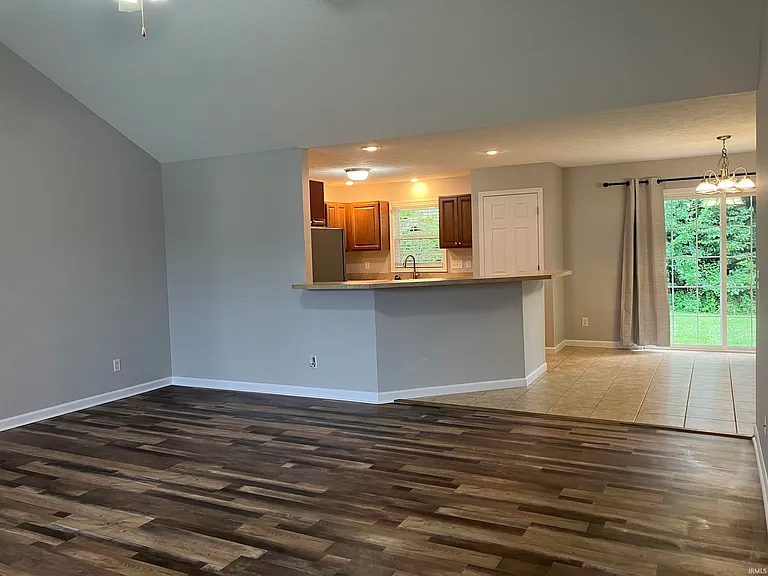 10655 Tecumseh Dr — Photo 2