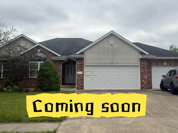 4200 Cedar Crest Ln, Columbia, MO 65203