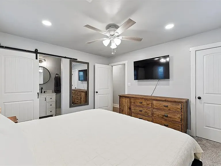 10609 N McKinley Ave — Photo 32