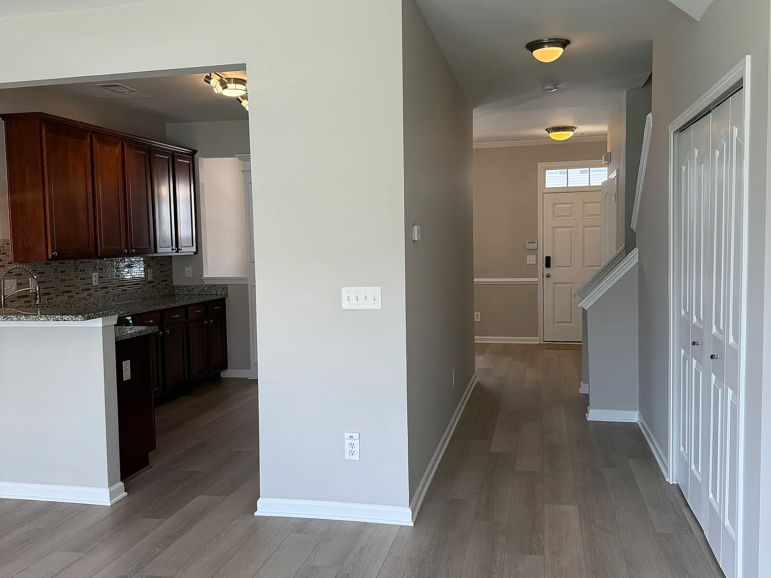 2 bed, 2.5 bath, 1480 sqft, $1,800 — Photo 4