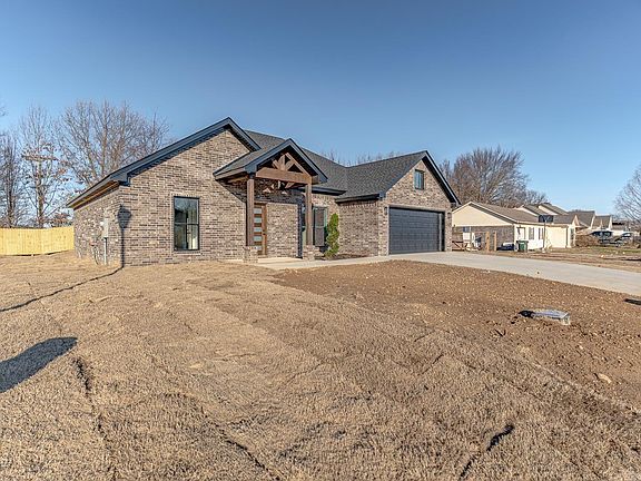 5th image of 217 Woodland Trl