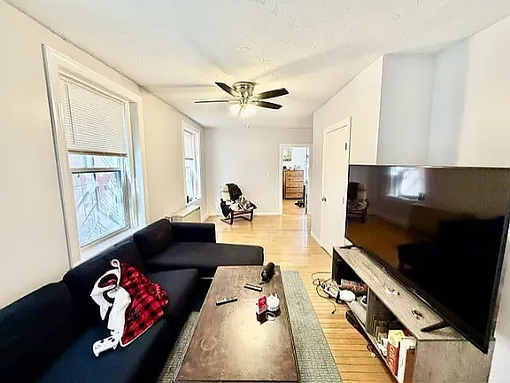 11 Foster St #2 — Photo 2