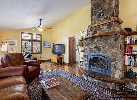 3rd image of 475 Willow Ct