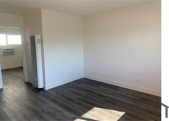 2nd image of 6121 Crenshaw Blvd #7