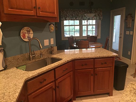 kitchen farmhouse sink