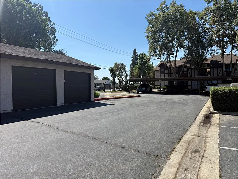 1004 S Mountain Ave — Photo 14