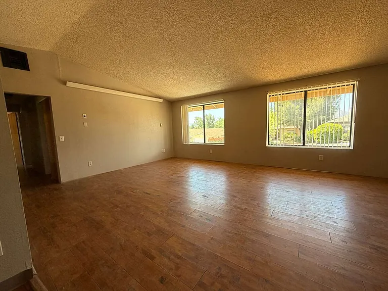 927 N Old Chisholm Trl #C — Photo 3