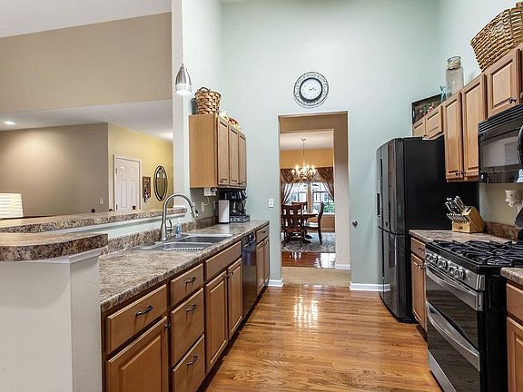 2nd image of 133 Beresford Ln